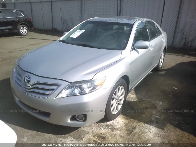 4T4BF3EKXAR026152 - 2010 TOYOTA CAMRY SE/LE/XLE SILVER photo 2