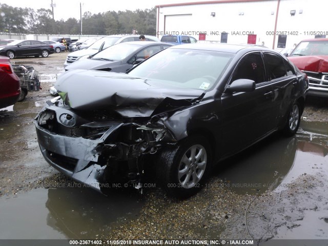 4T4BF3EK3BR208910 - 2011 TOYOTA CAMRY SE/LE/XLE GRAY photo 2
