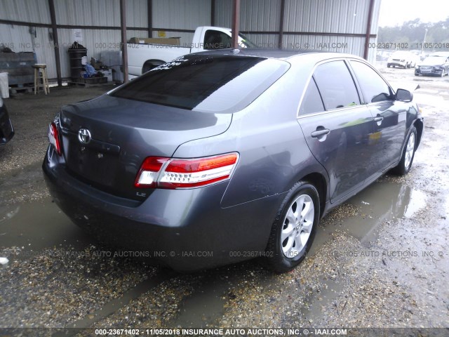 4T4BF3EK3BR208910 - 2011 TOYOTA CAMRY SE/LE/XLE GRAY photo 4