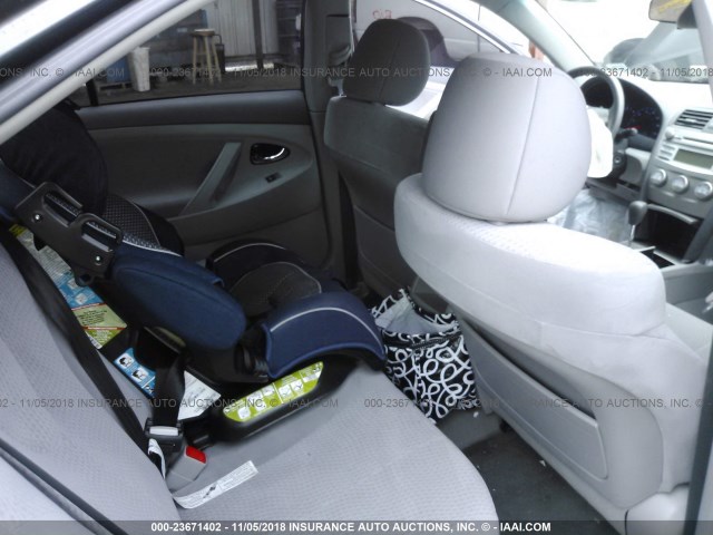 4T4BF3EK3BR208910 - 2011 TOYOTA CAMRY SE/LE/XLE GRAY photo 8