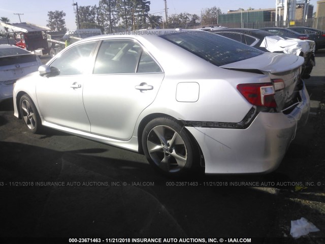 4T1BK1FK6CU018867 - 2012 TOYOTA CAMRY SE/XLE SILVER photo 3