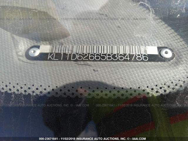 KL1TD62665B364786 - 2005 CHEVROLET AVEO LS SILVER photo 9