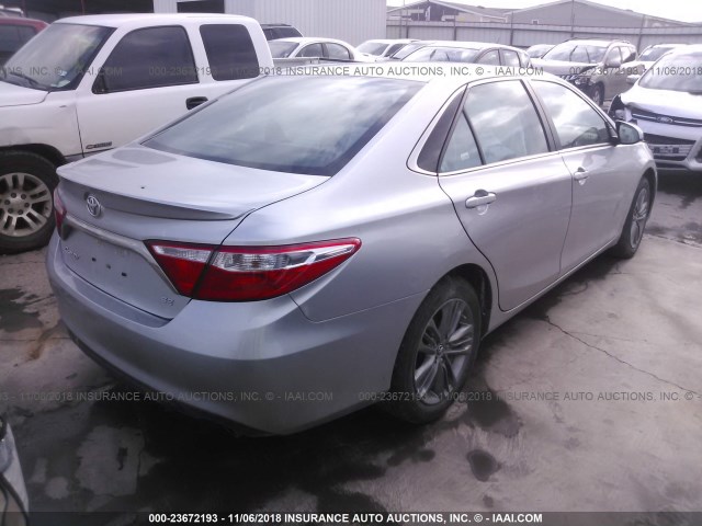 4T1BF1FK5HU444982 - 2017 TOYOTA CAMRY LE/XLE/SE/XSE 银色 照片 4