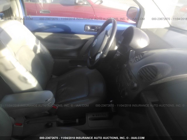 3VWDD21CX1M424386 - 2001 VOLKSWAGEN NEW BEETLE GLX 蓝色 照片 5