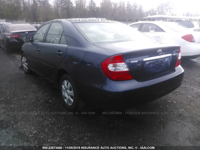 JTDBE32K920116746 - 2002 TOYOTA CAMRY LE/XLE/SE BLUE photo 3