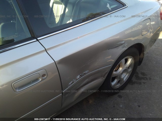 2T1CF28P62C594689 - 2002 TOYOTA CAMRY SOLARA SE/SLE ვერცხლისფერი ფოტო 6