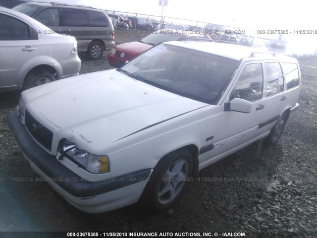 YV1LW5723T2185633 - 1996 VOLVO 850 WHITE photo 2