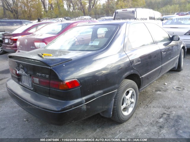 4T1BG22K4WU252314 - 1998 TOYOTA CAMRY CE/LE/XLE 蓝色 照片 4