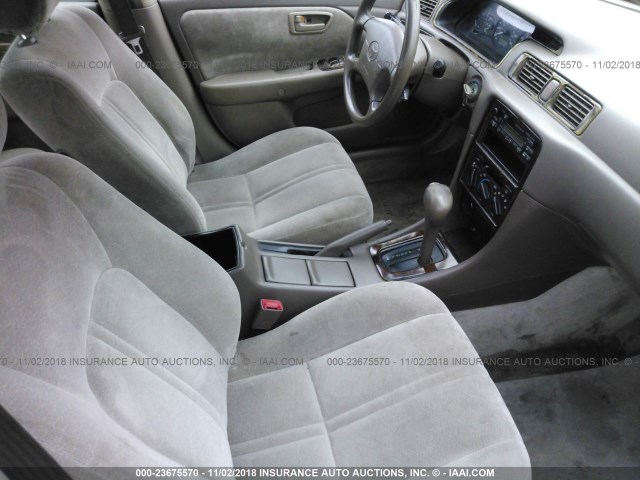 4T1BG22K5WU272295 - 1998 TOYOTA CAMRY CE/LE/XLE 金色 照片 5