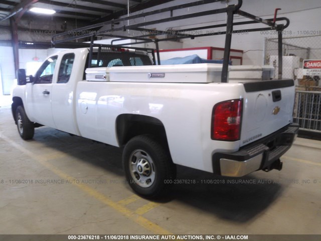 1GC2CVCG2CZ326081 - 2012 CHEVROLET SILVERADO C2500 HEAVY DUTY WHITE photo 3