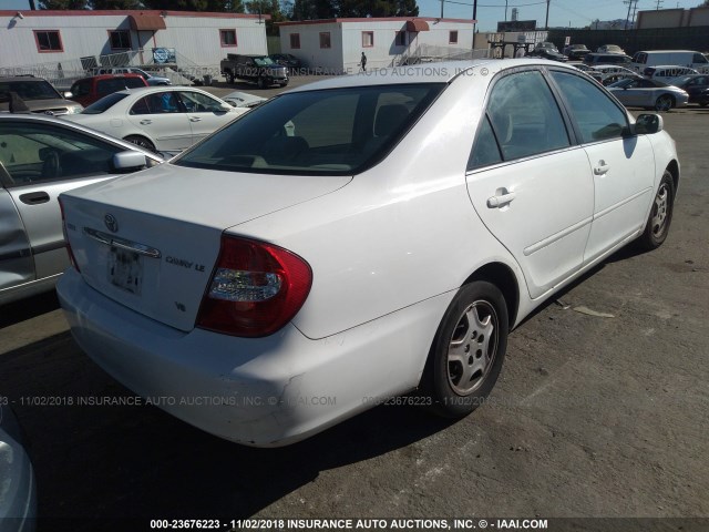 4T1BF32K42U031136 - 2002 TOYOTA CAMRY LE/XLE/SE WHITE photo 4