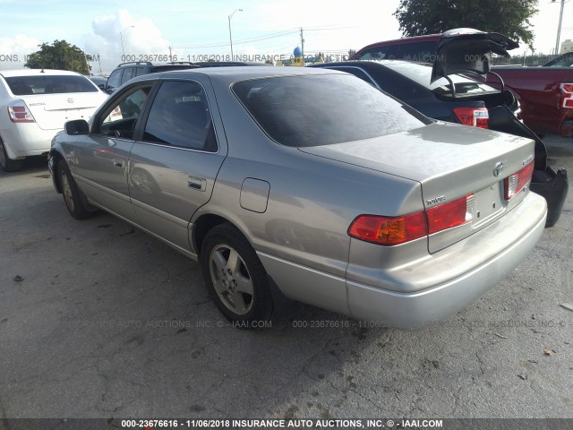 JT2BF22K010293068 - 2001 TOYOTA CAMRY CE/LE/XLE 银色 照片 3