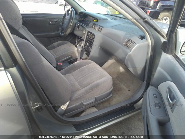 JT2BF22K010293068 - 2001 TOYOTA CAMRY CE/LE/XLE 银色 照片 5