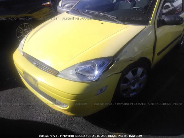 3FAFP31302R219517 - 2002 FORD FOCUS ZX3 YELLOW photo 6