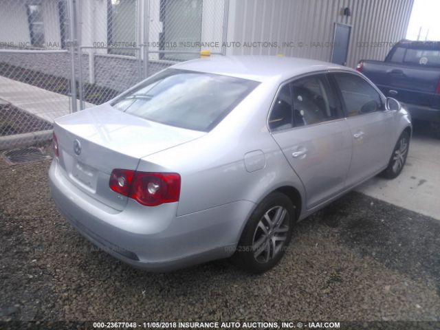 3VWRF71K26M818542 - 2006 VOLKSWAGEN JETTA 2.5 SILVER photo 4