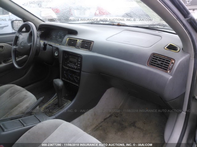 4T1BG22K7XU471317 - 1999 TOYOTA CAMRY CE/LE/XLE 灰色 照片 5