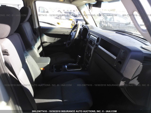 1J8HG48K78C161556 - 2008 JEEP COMMANDER SPORT ნაცრისფერი ფოტო 5