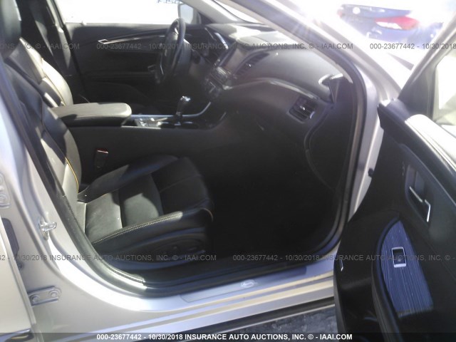 2G1125S35J9147658 - 2018 CHEVROLET IMPALA PREMIER ვერცხლისფერი ფოტო 5