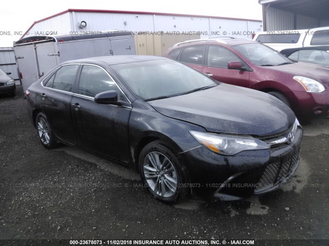 4T1BF1FK3HU346744 - 2017 TOYOTA CAMRY LE/XLE/SE/XSE 黑色 照片 1