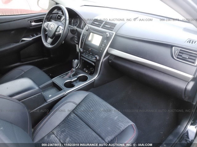 4T1BF1FK3HU346744 - 2017 TOYOTA CAMRY LE/XLE/SE/XSE 黑色 照片 5