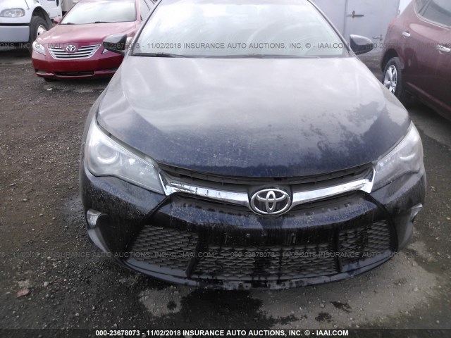 4T1BF1FK3HU346744 - 2017 TOYOTA CAMRY LE/XLE/SE/XSE 黑色 照片 6