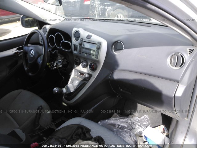 2T1KU40E09C109304 - 2009 TOYOTA COROLLA MATRIX  SILVER photo 5