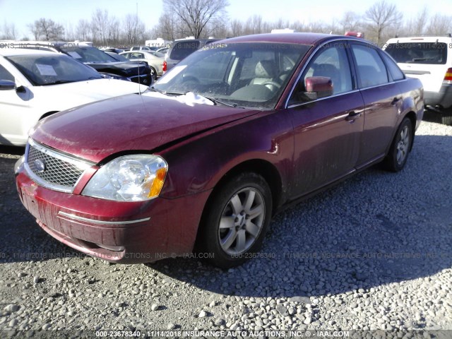 1FAFP27156G156783 - 2006 FORD FIVE HUNDRED SEL RED photo 2