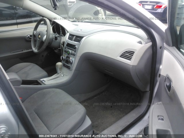 1G1ZB5E11BF198824 - 2011 CHEVROLET MALIBU LS 银色 照片 5