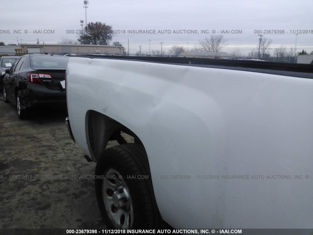 1GCPCPEX0AZ270928 - 2010 CHEVROLET SILVERADO C1500 WHITE photo 6