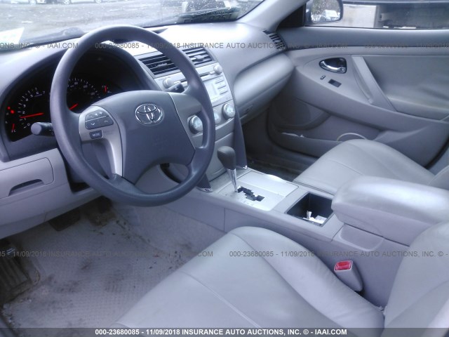 4T1BE46K59U399824 - 2009 TOYOTA CAMRY SE/LE/XLE ნაცრისფერი ფოტო 5