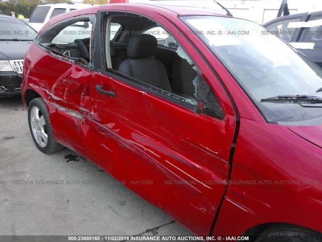 3FAFP31N45R131611 - 2005 FORD FOCUS ZX3 RED photo 6