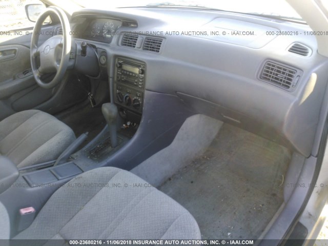 4T1BG22K41U029540 - 2001 TOYOTA CAMRY CE/LE/XLE 银色 照片 5
