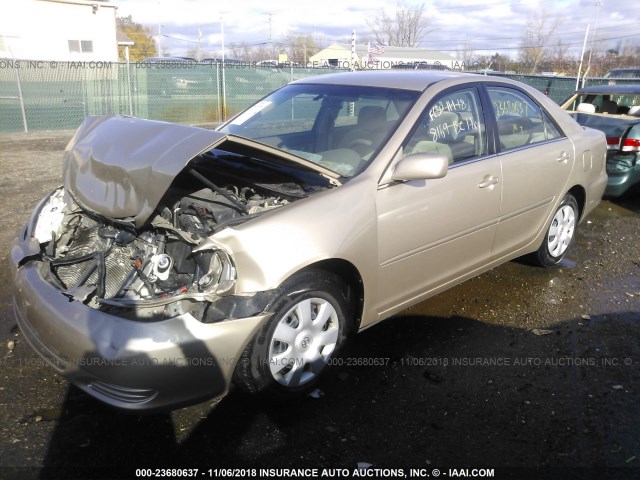4T1BE32K02U028169 - 2002 TOYOTA CAMRY LE/XLE/SE GOLD photo 2