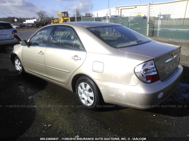 4T1BE32K02U028169 - 2002 TOYOTA CAMRY LE/XLE/SE GOLD photo 3