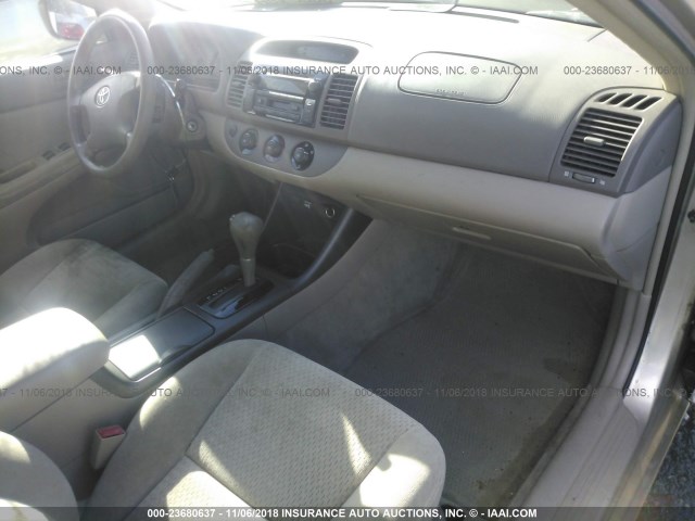4T1BE32K02U028169 - 2002 TOYOTA CAMRY LE/XLE/SE GOLD photo 5