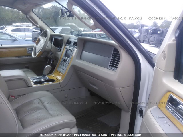 5LMFU28527LJ17557 - 2007 LINCOLN NAVIGATOR Kremowy zdjęcie 5