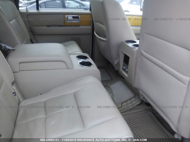 5LMFU28527LJ17557 - 2007 LINCOLN NAVIGATOR Kremowy zdjęcie 8