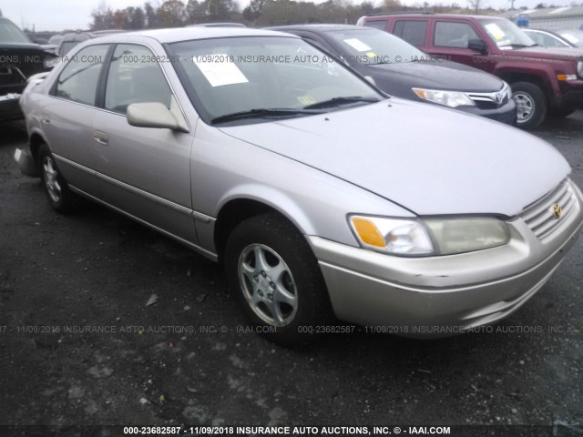 4T1BG22K4VU165852 - 1997 TOYOTA CAMRY CE/LE/XLE 金色 照片 1