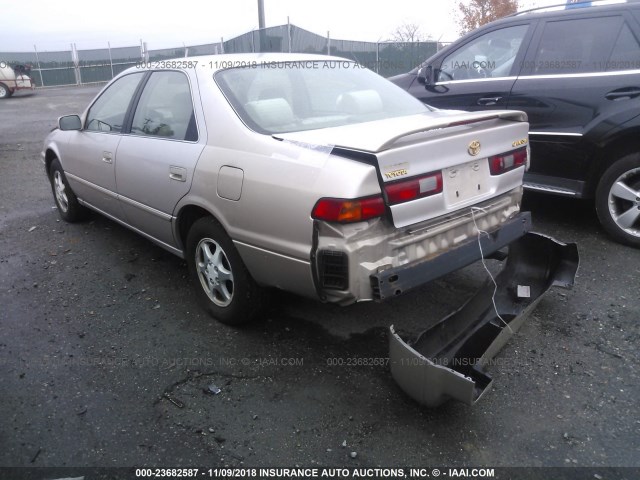 4T1BG22K4VU165852 - 1997 TOYOTA CAMRY CE/LE/XLE 金色 照片 3