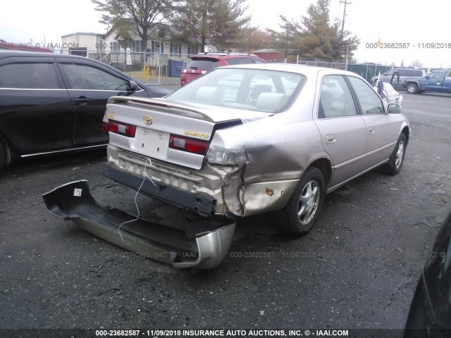 4T1BG22K4VU165852 - 1997 TOYOTA CAMRY CE/LE/XLE 金色 照片 4
