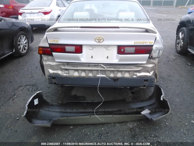 4T1BG22K4VU165852 - 1997 TOYOTA CAMRY CE/LE/XLE 金色 照片 6