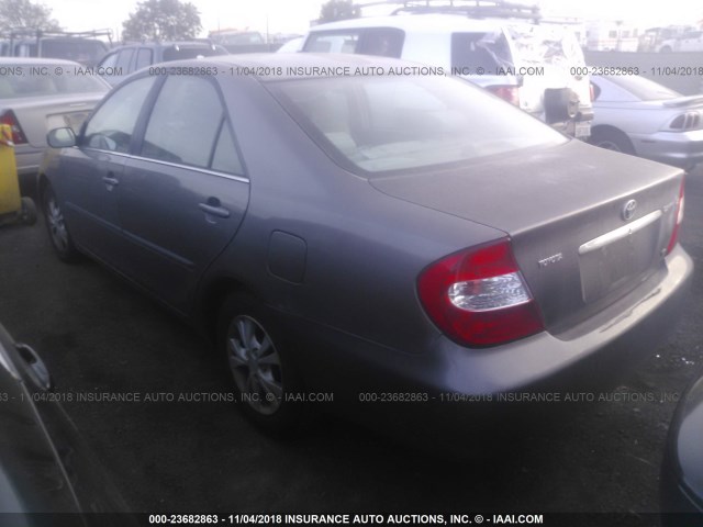 4T1BF32K24U568252 - 2004 TOYOTA CAMRY LE/XLE/SE GRAY photo 3