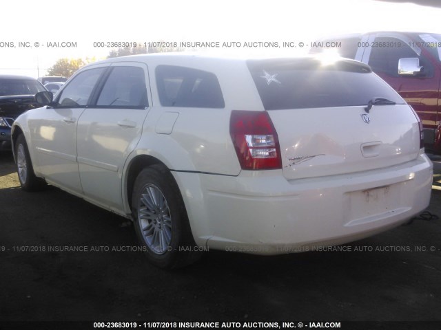 2D4FV48TX5H679623 - 2005 DODGE MAGNUM SE WHITE photo 3