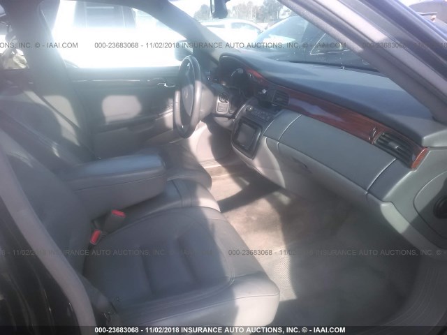 1G6KD54Y21U251657 - 2001 CADILLAC DEVILLE ნაცრისფერი ფოტო 5