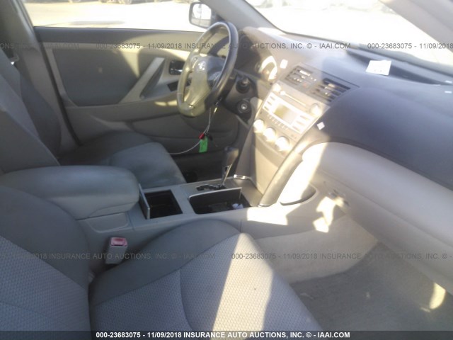 4T1BE46K98U235524 - 2008 TOYOTA CAMRY CE/LE/XLE/SE GRAY photo 5