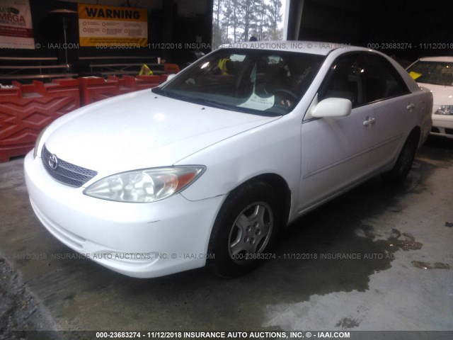4T1BF32K82U009298 - 2002 TOYOTA CAMRY LE/XLE/SE WHITE photo 2