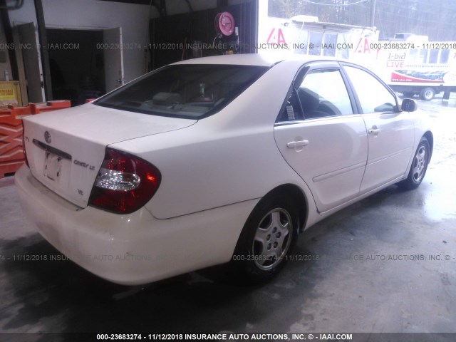 4T1BF32K82U009298 - 2002 TOYOTA CAMRY LE/XLE/SE WHITE photo 4