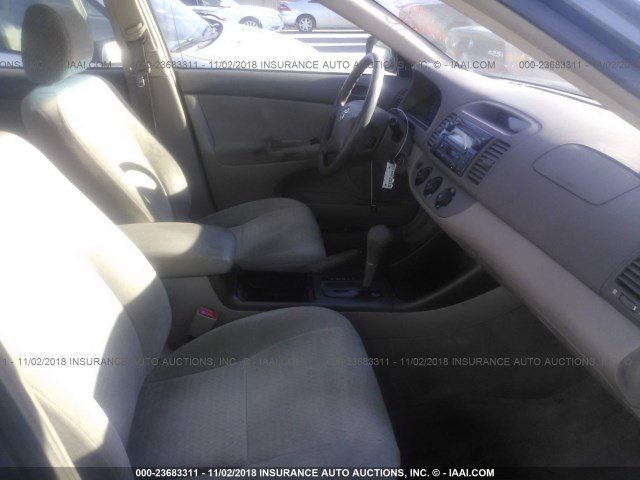 JTDBE32K620008455 - 2002 TOYOTA CAMRY LE/XLE/SE GREEN photo 5