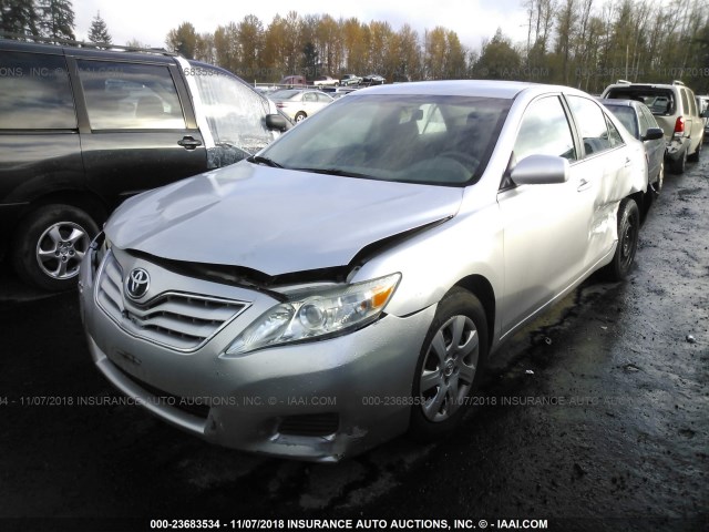 4T4BF3EK8BR159963 - 2011 TOYOTA CAMRY SE/LE/XLE SILVER photo 2