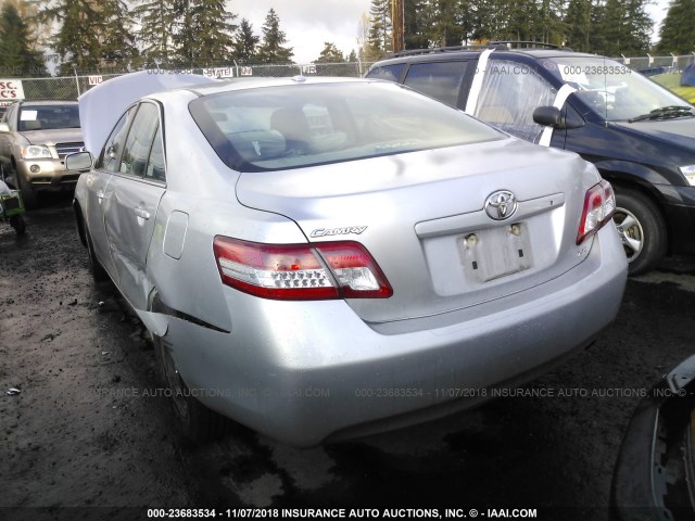 4T4BF3EK8BR159963 - 2011 TOYOTA CAMRY SE/LE/XLE ვერცხლისფერი ფოტო 3